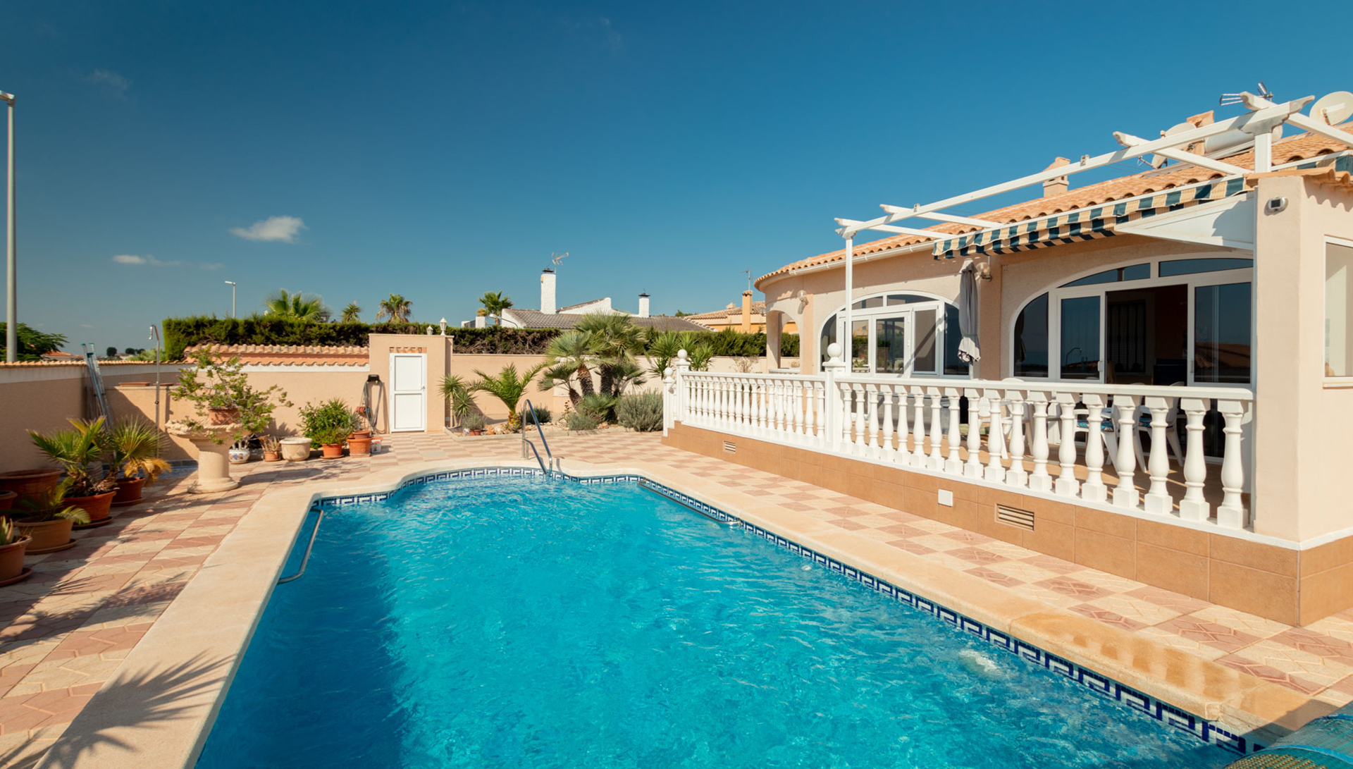 Spanish villa with large garden and pool in La Marina - Camarsol